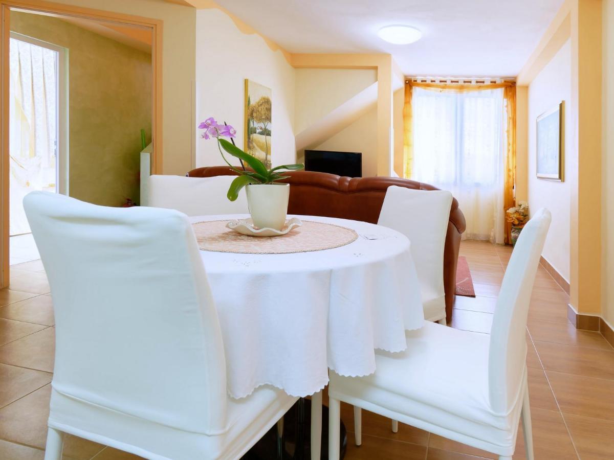 Holiday Home Nevena By Rent Istria Бує Екстер'єр фото