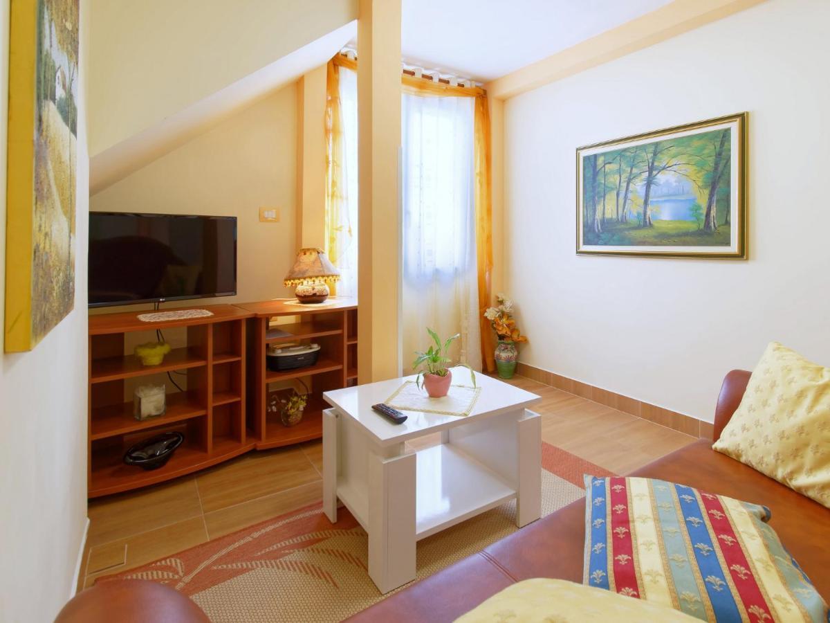 Holiday Home Nevena By Rent Istria Бує Екстер'єр фото