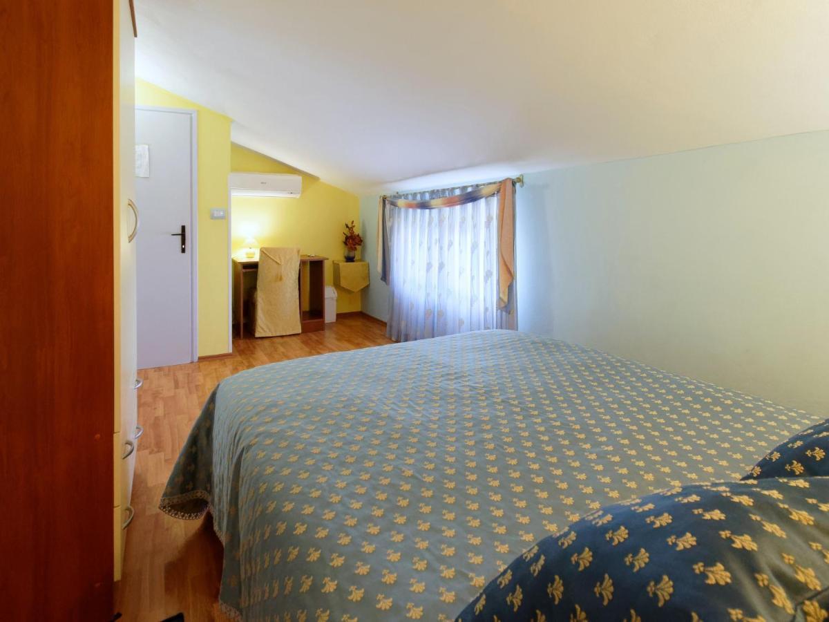 Holiday Home Nevena By Rent Istria Бує Екстер'єр фото