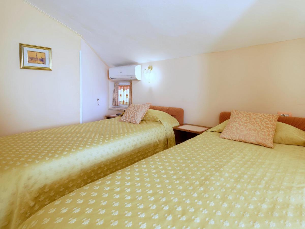 Holiday Home Nevena By Rent Istria Бує Екстер'єр фото