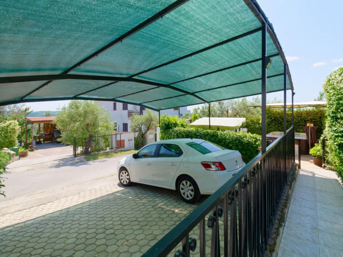 Holiday Home Nevena By Rent Istria Бує Екстер'єр фото