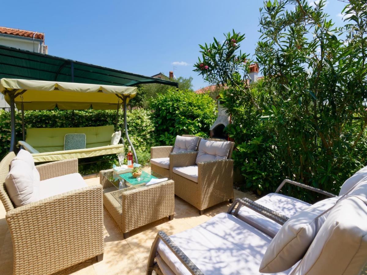 Holiday Home Nevena By Rent Istria Бує Екстер'єр фото