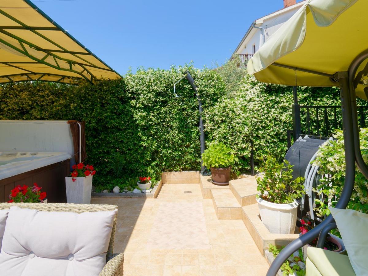Holiday Home Nevena By Rent Istria Бує Екстер'єр фото