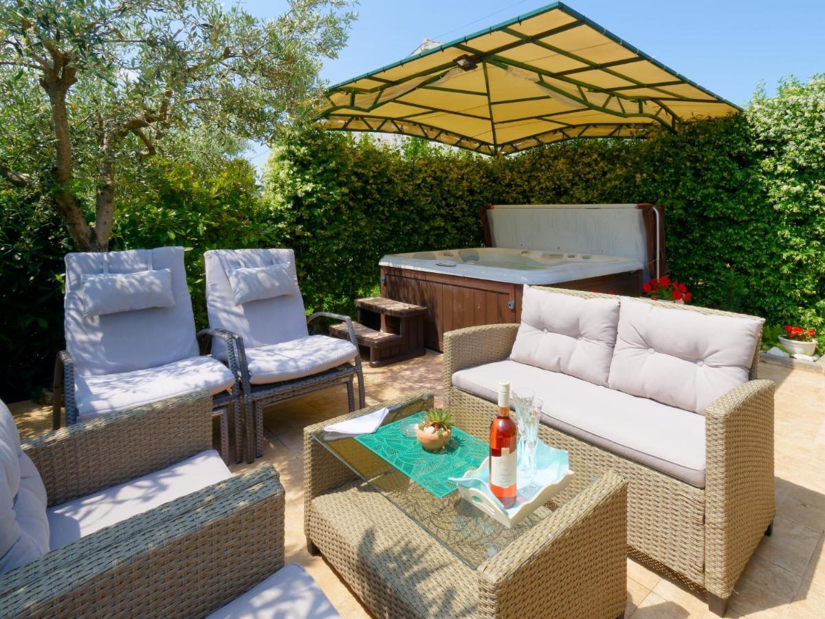 Holiday Home Nevena By Rent Istria Бує Екстер'єр фото