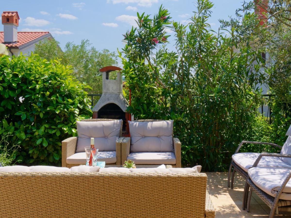 Holiday Home Nevena By Rent Istria Бує Екстер'єр фото