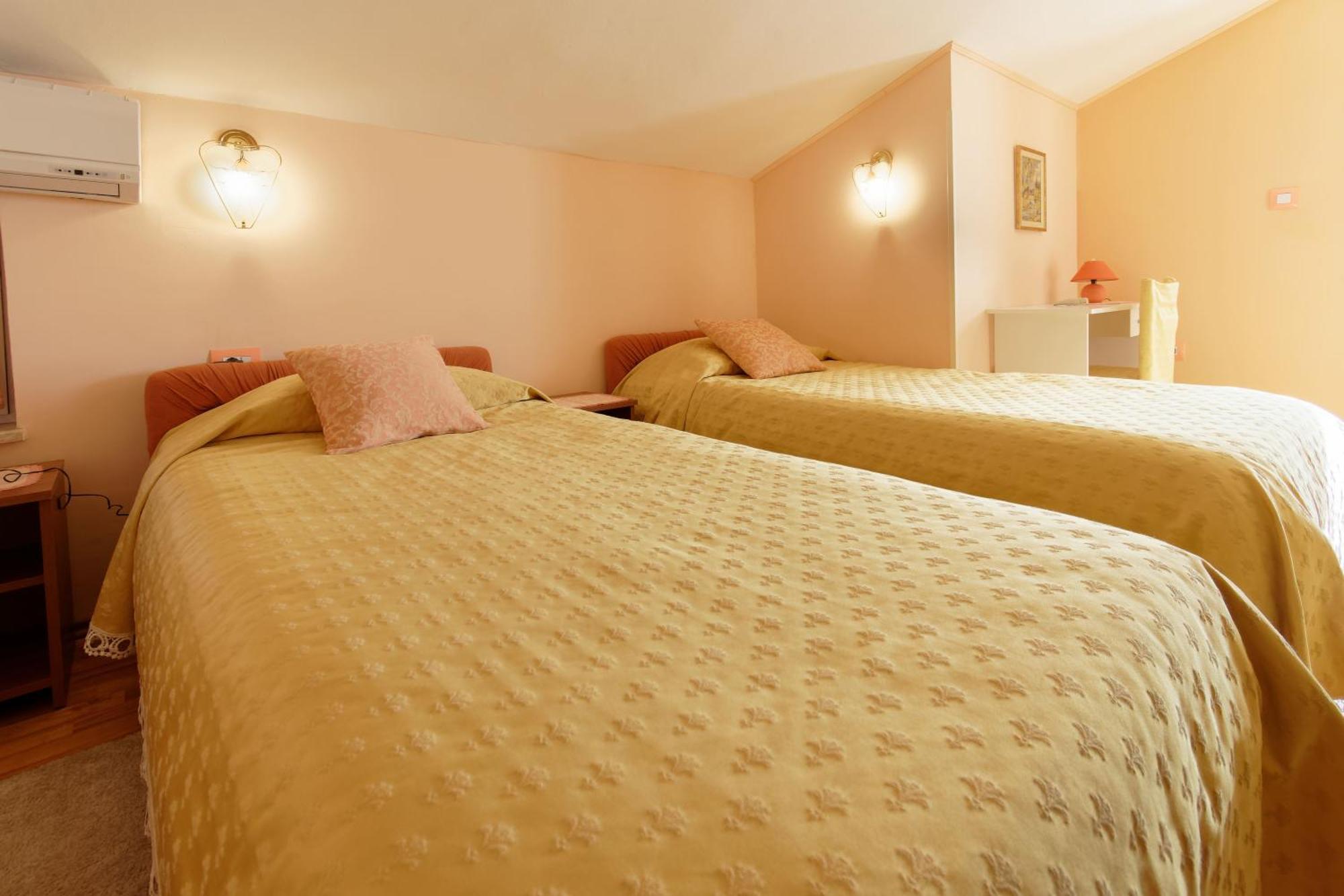 Holiday Home Nevena By Rent Istria Бує Номер фото